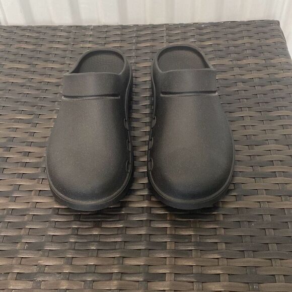 Oofos clogs shoes women’s size 8 ￼ - Picture 1 of 8